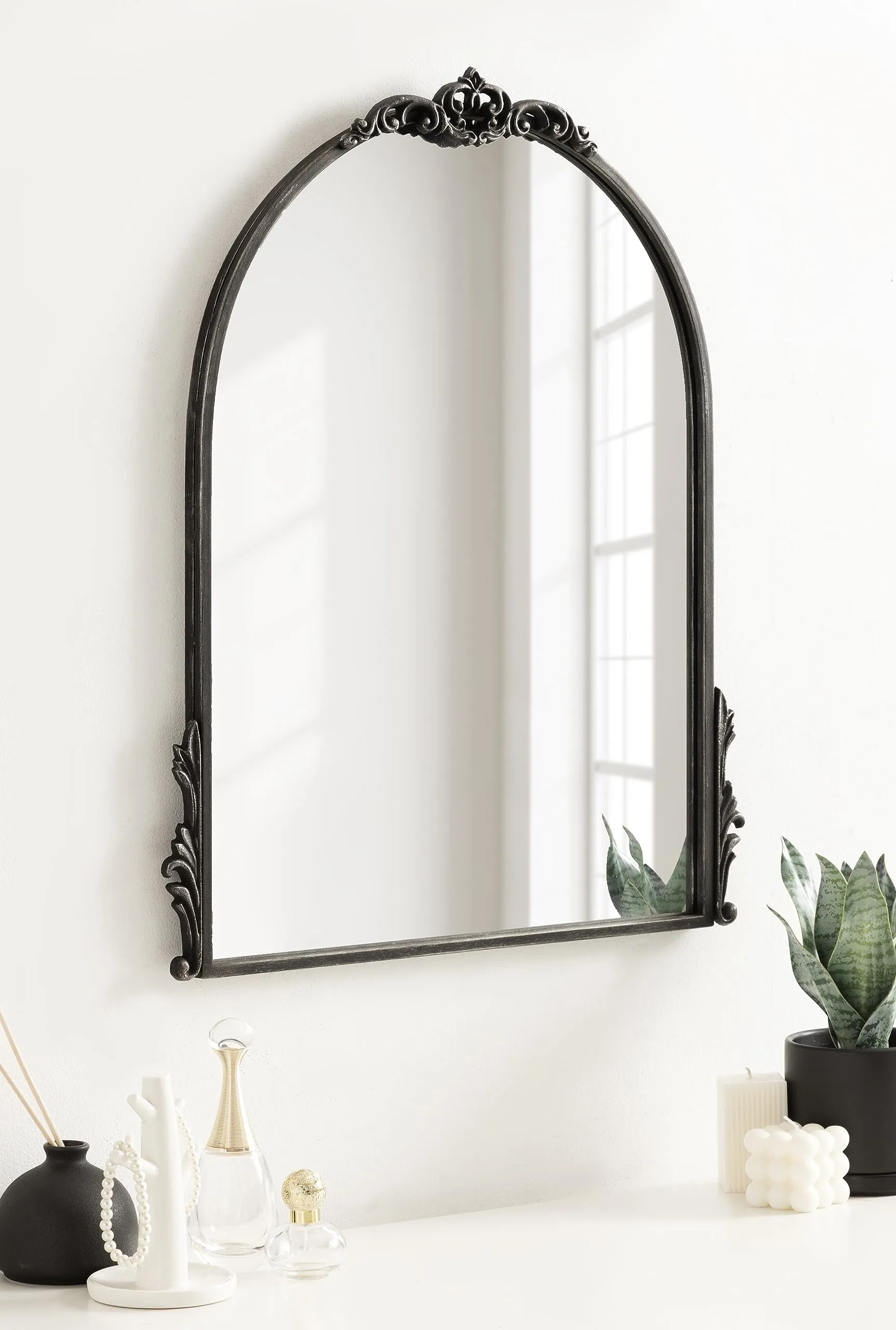 Kate and Laurel Myrcelle Traditional Arched Mirror, 25 x 33, Gold, Decorative Large Arch Mirror with Ornate Garland Detailing Along The Crown and Edges of The Frame