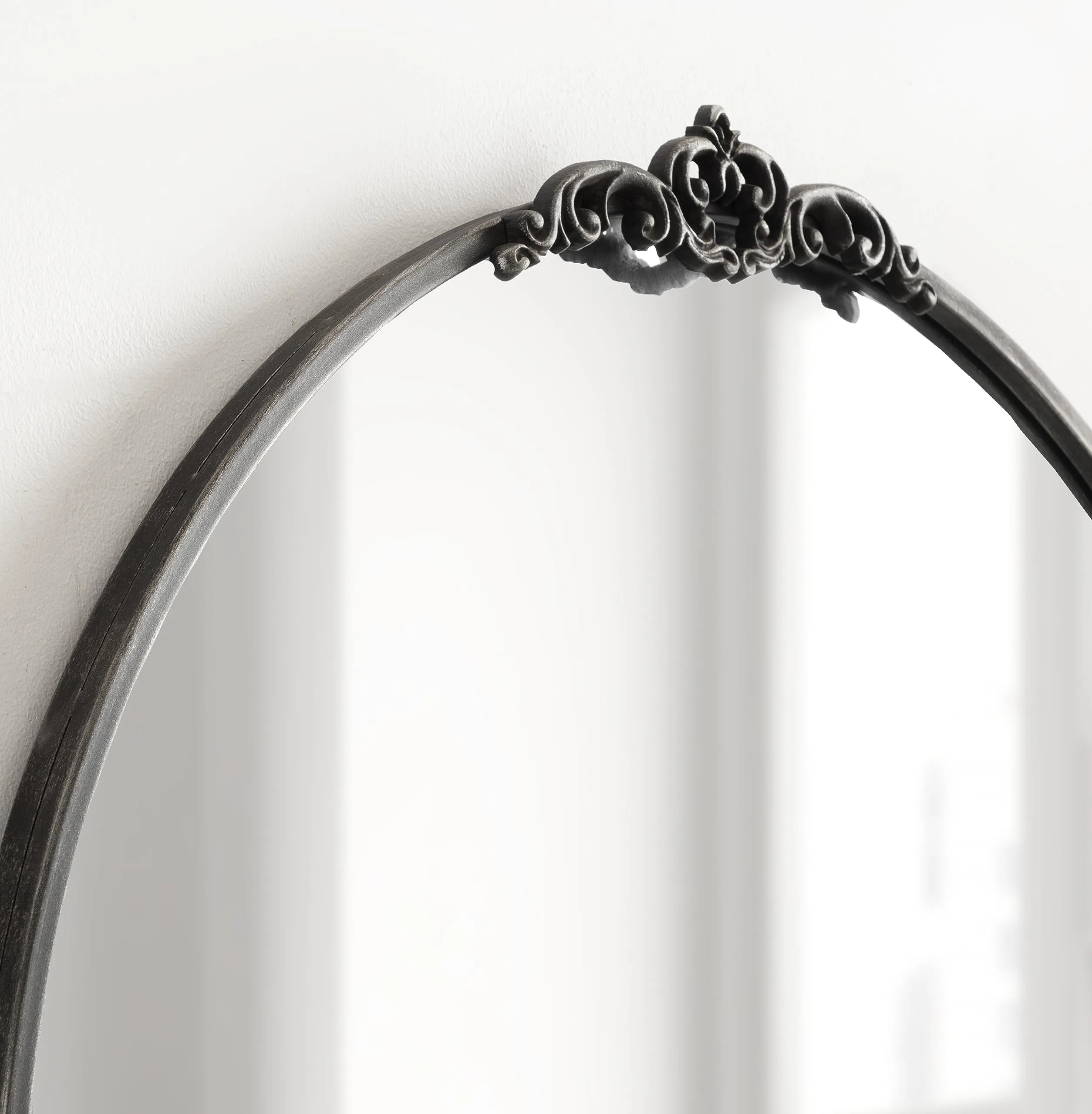 Kate and Laurel Myrcelle Traditional Arched Mirror, 25 x 33, Gold, Decorative Large Arch Mirror with Ornate Garland Detailing Along The Crown and Edges of The Frame