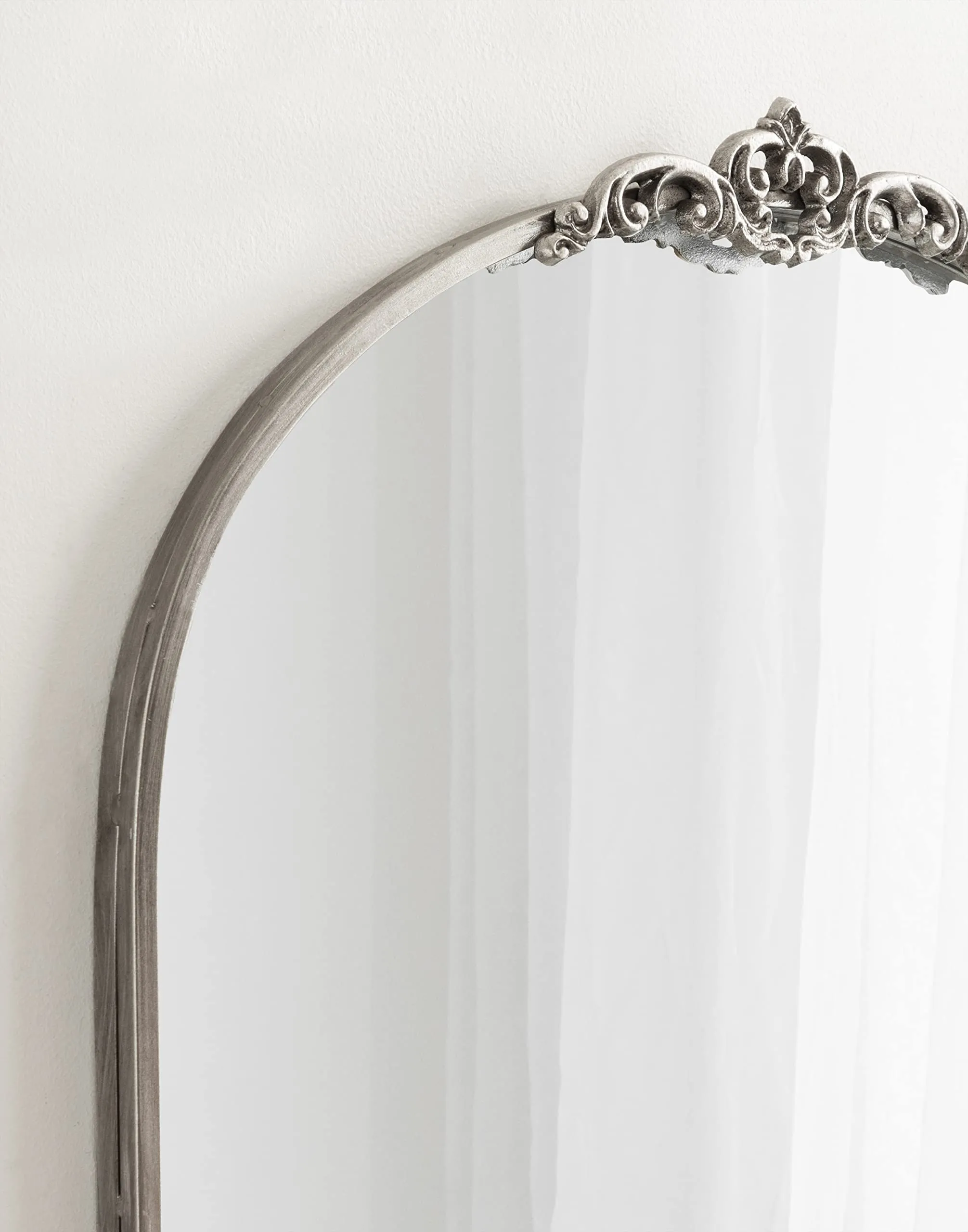 Kate and Laurel Myrcelle Traditional Arched Mirror, 25 x 33, Gold, Decorative Large Arch Mirror with Ornate Garland Detailing Along The Crown and Edges of The Frame