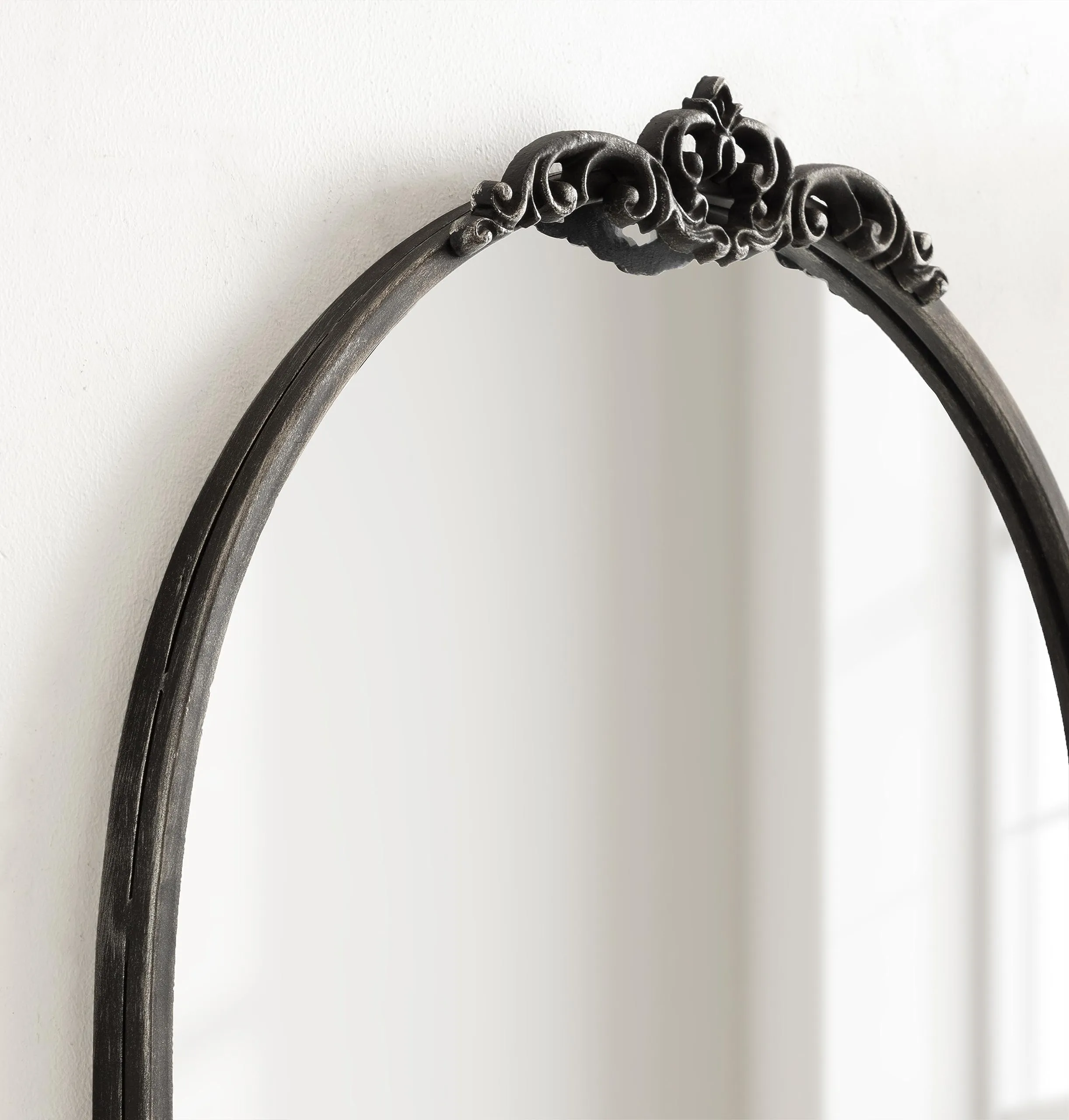 Kate and Laurel Myrcelle Traditional Arched Mirror, 25 x 33, Gold, Decorative Large Arch Mirror with Ornate Garland Detailing Along The Crown and Edges of The Frame
